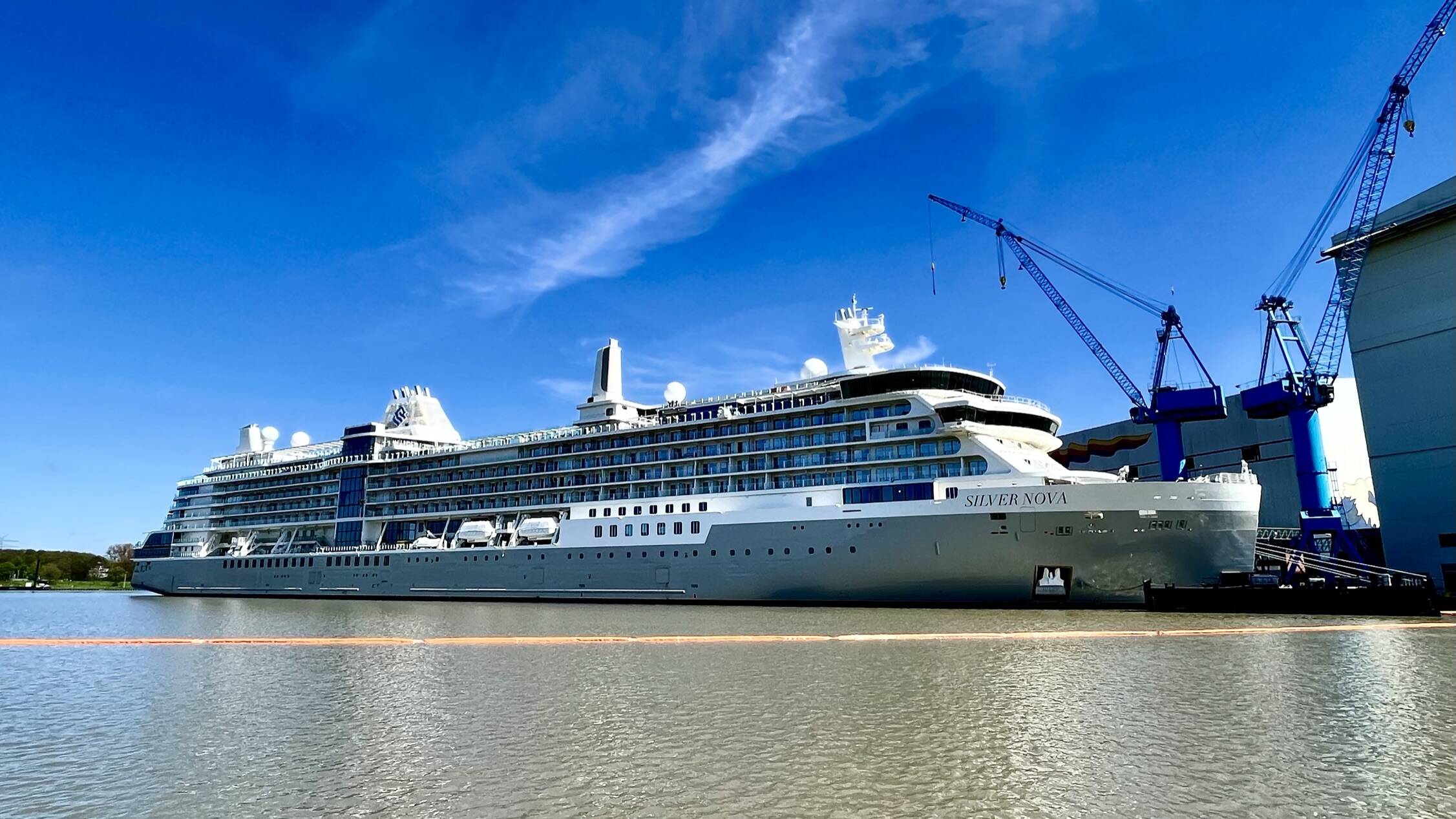 Die Silver Nova aktuell am Ausrüstungskai der Meyer Werft. Foto: Papenburg Marketing GmbH