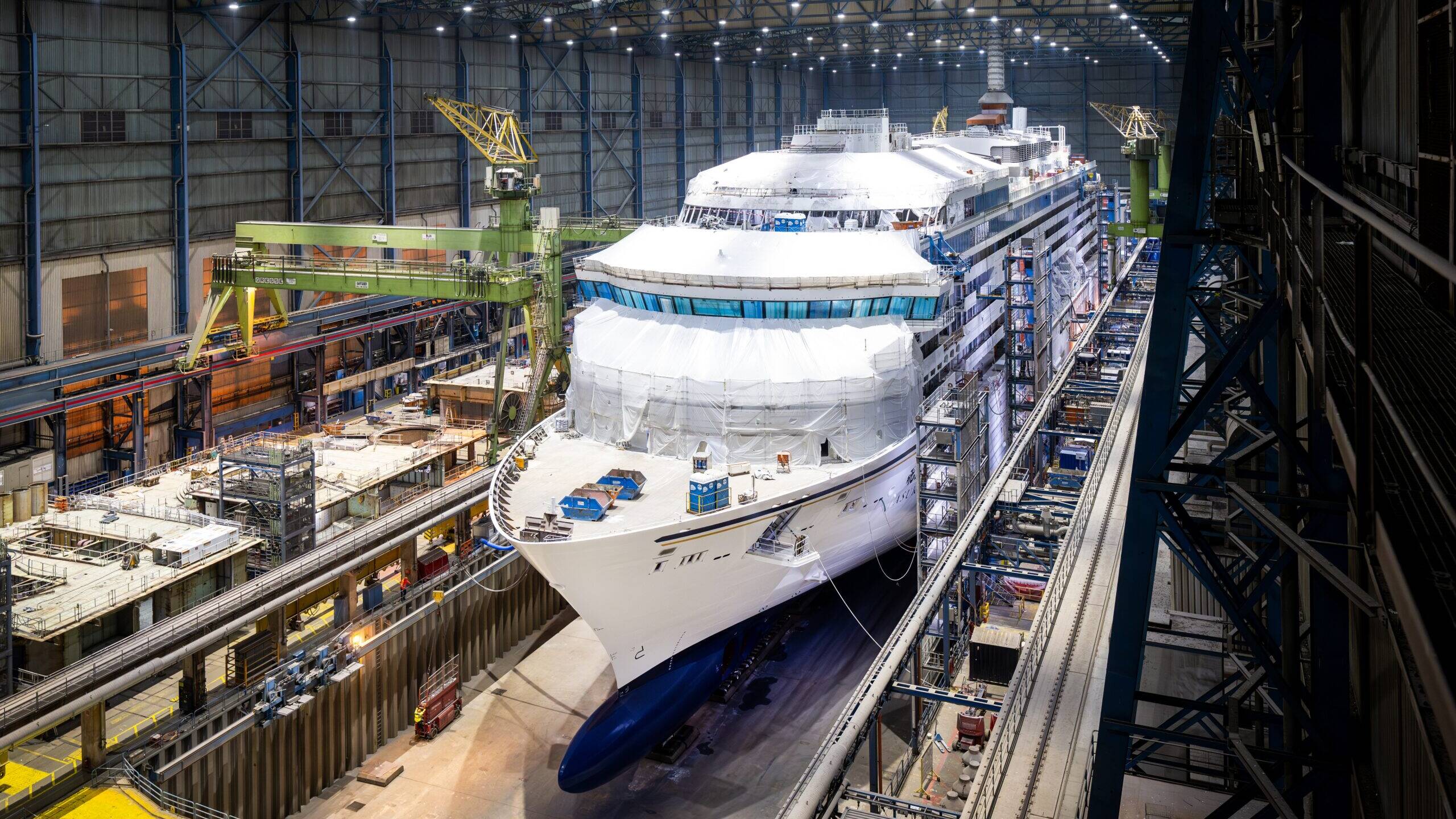 Liegt aktuell in der kleineren Baudockhalle der MEYER WERFT: Die Asuka III. Foto: Meyer Werft
