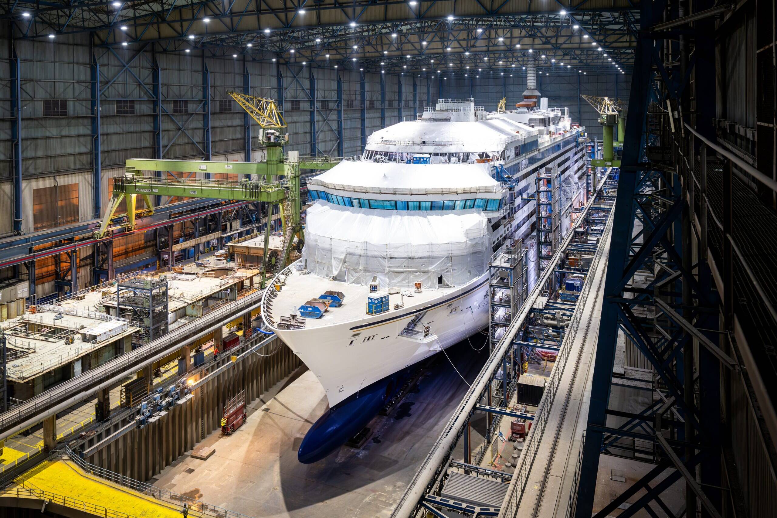 Liegt aktuell in der kleineren Baudockhalle der MEYER WERFT: Die Asuka III. Foto: Meyer Werft