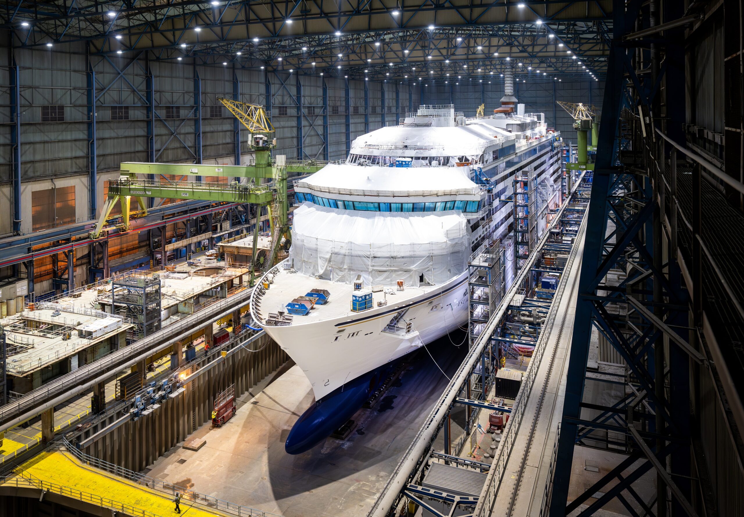 Liegt aktuell in der kleineren Baudockhalle der MEYER WERFT: Die Asuka III. Foto: Meyer Werft